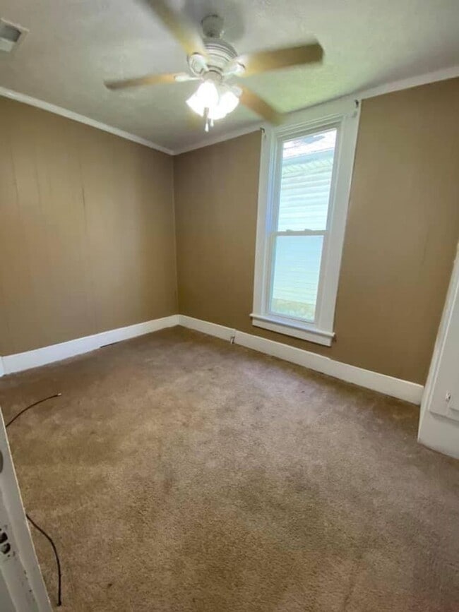 Building Photo - 2225 W Iowa St