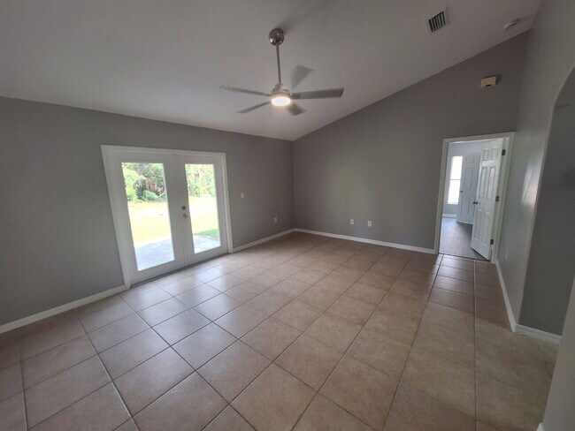 Building Photo - 3/2 Annual Rental Near Atwater Elementary School
