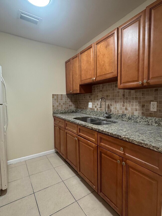 Primary Photo - 1324 Gateway Dr
