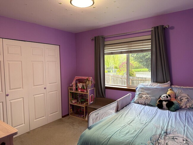 Building Photo - Ferndale 3 Bedroom 2 bath Rambler Small Pe...