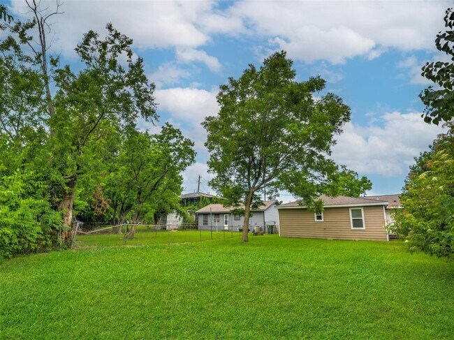 Building Photo - 7815 Jester St