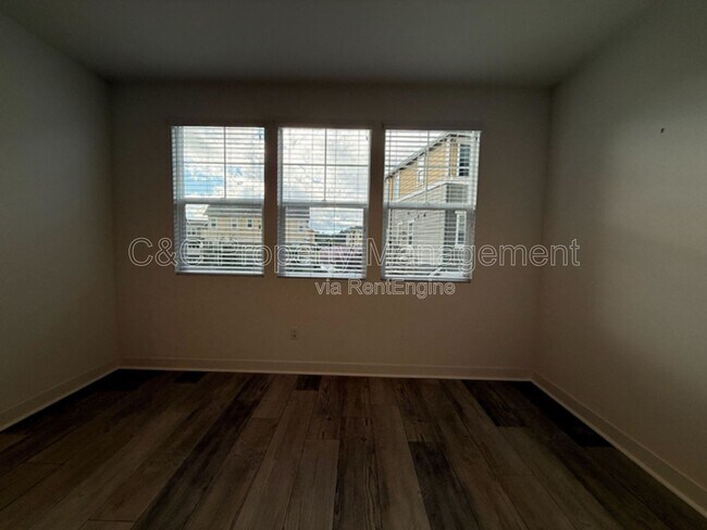 Building Photo - 374 Hansen Ter
