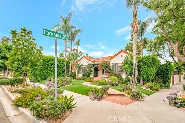 Building Photo - 546 S Beachwood Dr