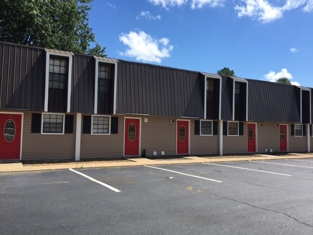 Building Photo - Wood Castle Apartments