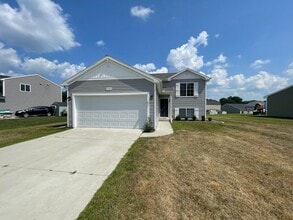 Building Photo - Three Bedroom Home in Portage