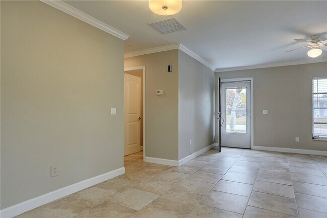 Building Photo - 866 Gilbert St