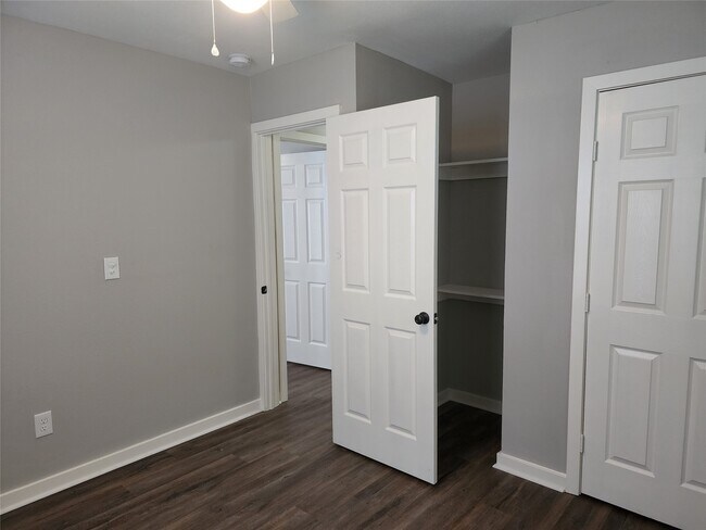 Building Photo - 1508 Carver Ave