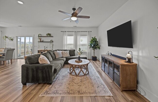 Building Photo - 401 Carrara Dr