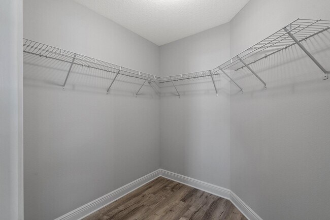 Building Photo - 571 Riverwalk Cir