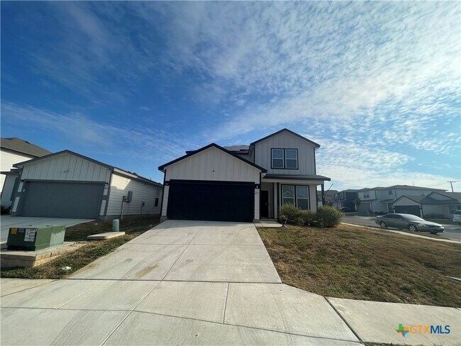 Building Photo - 457 Lynwood Gold