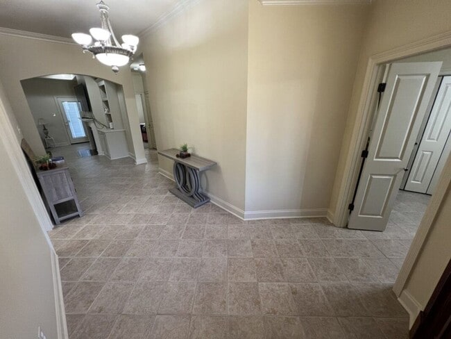 Building Photo - Beautifully Furnished 4-Bedroom Home in Za...