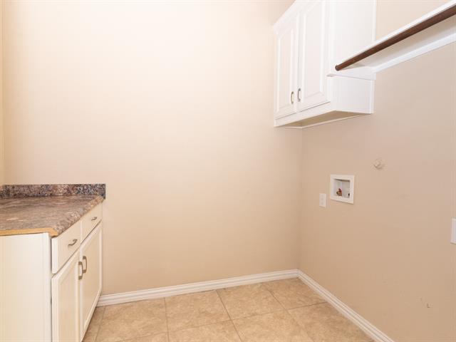 Building Photo - 2943 Ladoga Dr