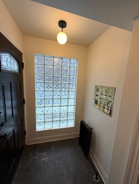 Building Photo - 612 Union St