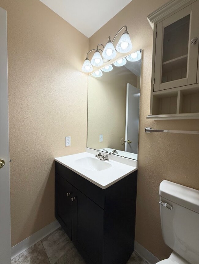 Building Photo - 6590 Delmonico Dr