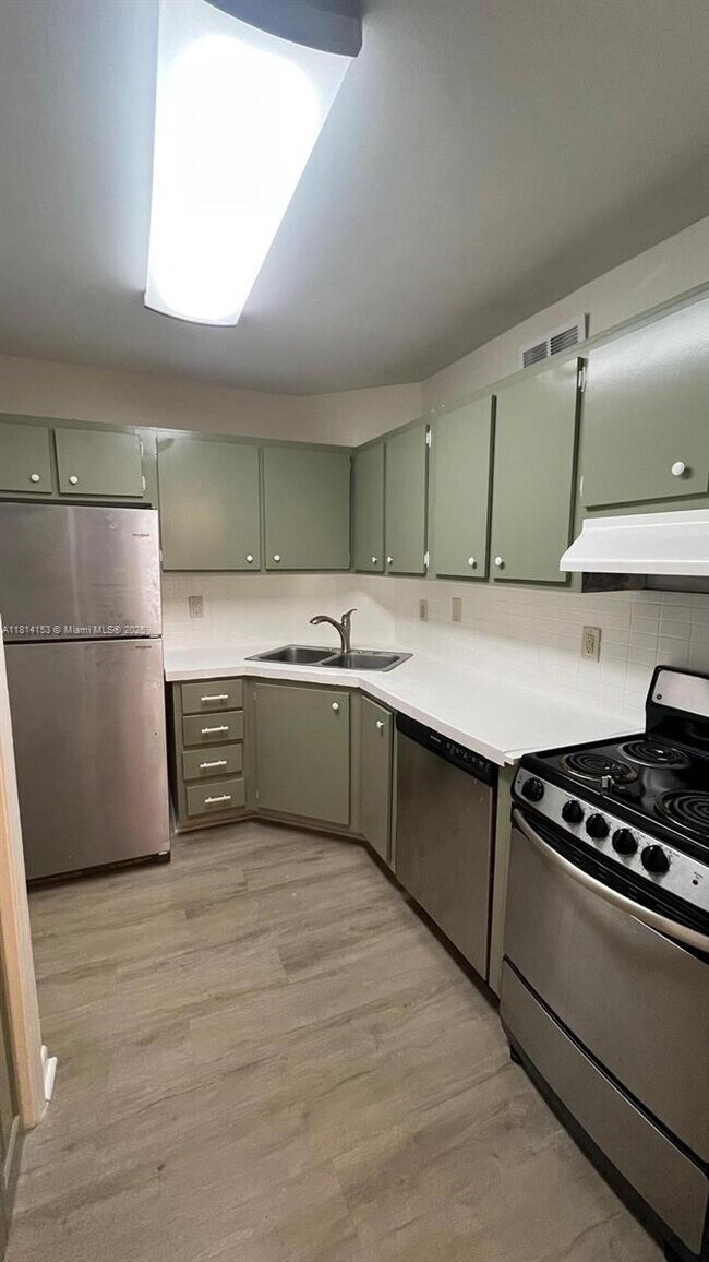Building Photo - 3123 Oakland Shores Dr