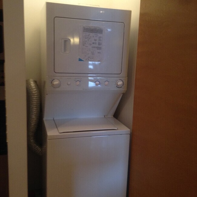 Building Photo - 2224 W Madison St