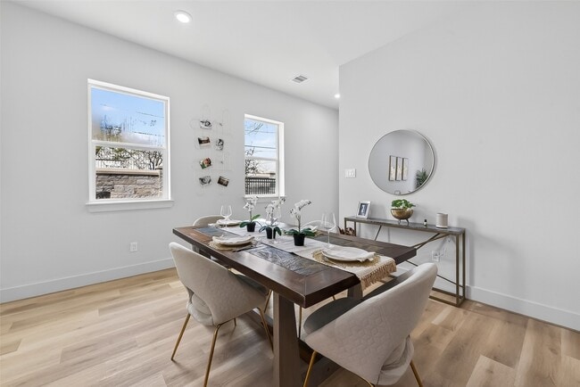 Building Photo - 975 Highland Lgt Ln