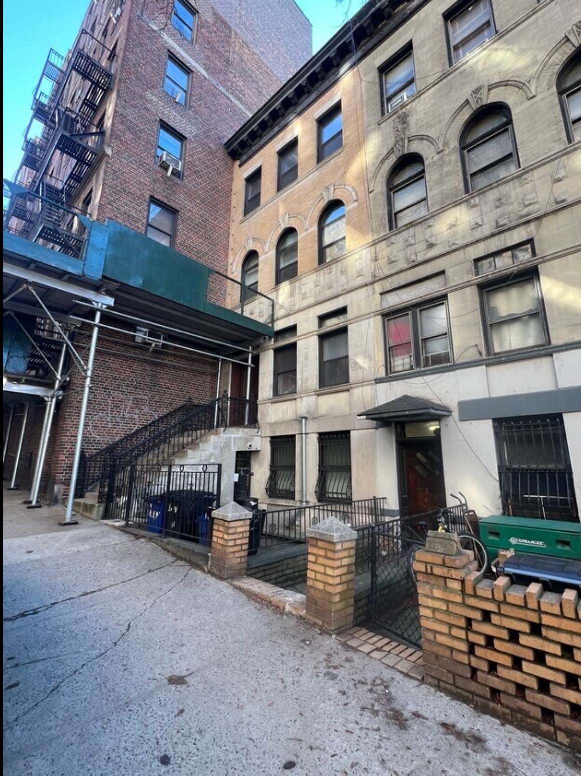 Building Photo - 626 W 158th St