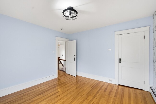 Building Photo - 198 Linden St