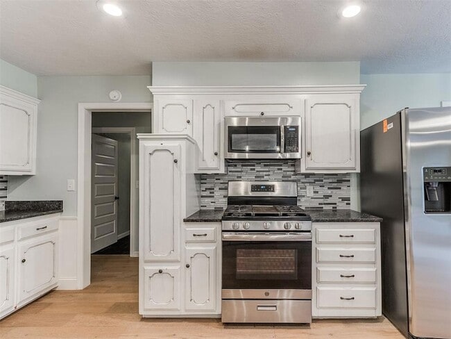 Building Photo - 1428 Cinderella Ave