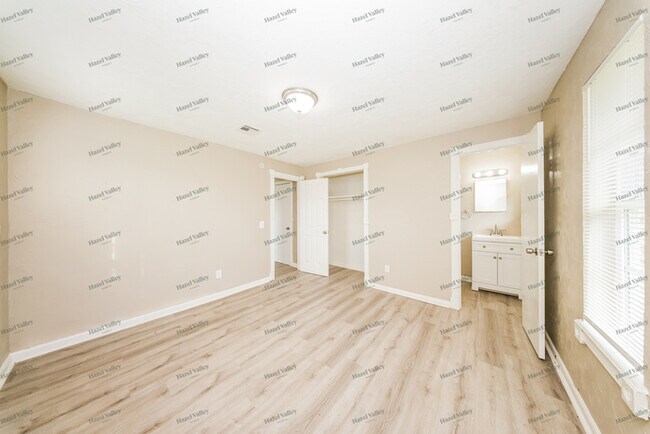 Building Photo - 5025 Brookdale Dr