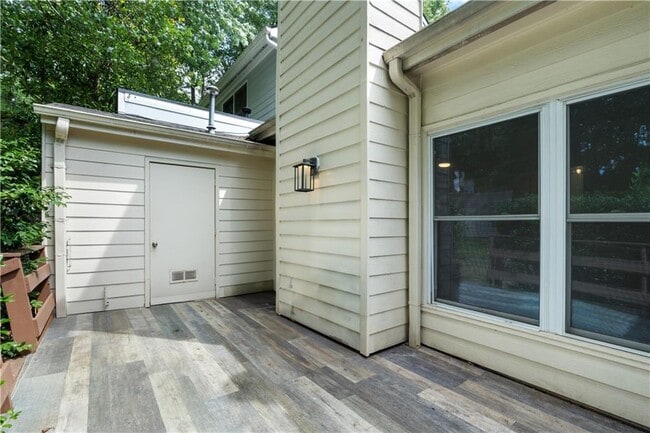 Building Photo - 1731 Twin Brooks Dr SE