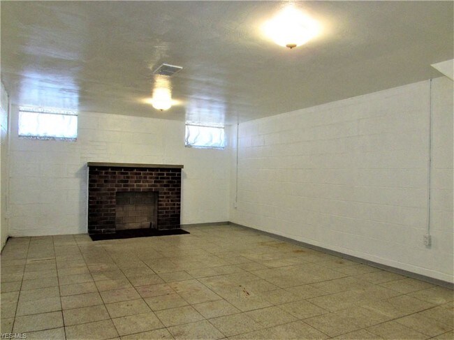 Building Photo - 11509 Lake Ave