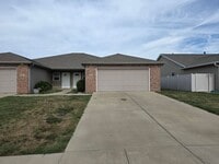 Building Photo - 2 Bed 2 Bath Chatham $1500.00