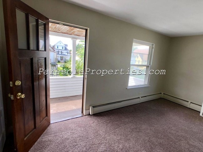 Building Photo - 49 James St