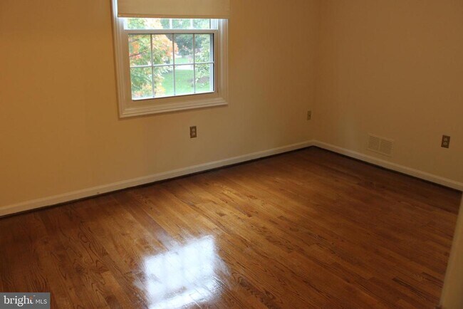 Building Photo - 6210 Cottonwood St