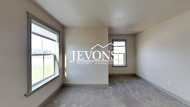 Building Photo - Spacious home with fully equipped kitchen and 2-car garage near Stewart Park
