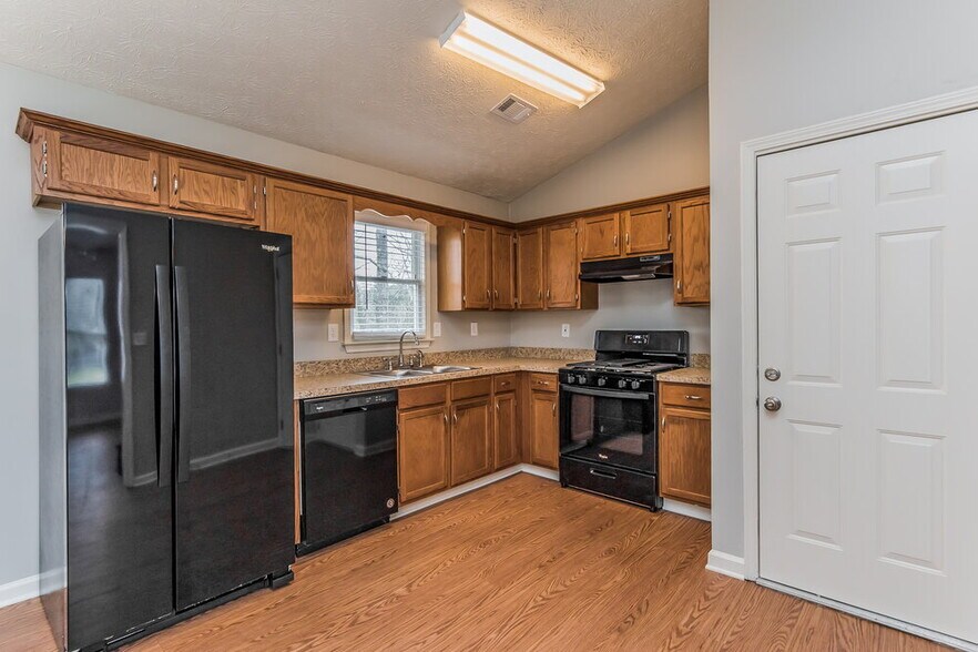 Building Photo - 157 Aztec Way SE