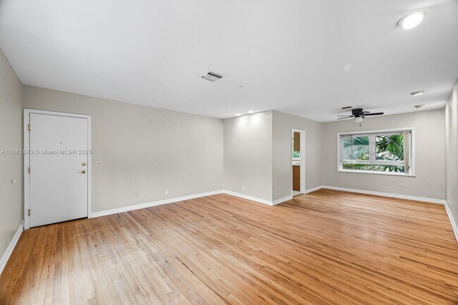 Building Photo - 7636 SW 56th Ave
