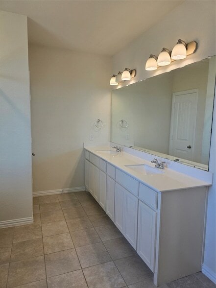 Building Photo - 817 Holbrook Rd