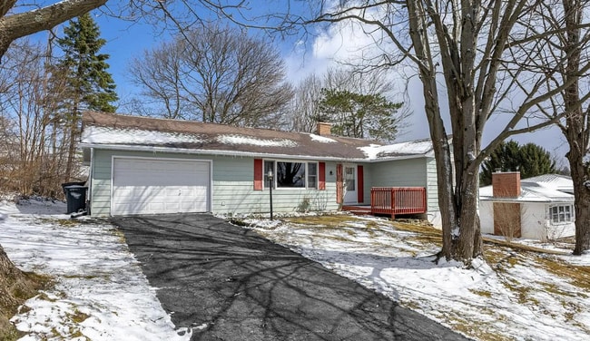 Building Photo - Charming 3 Bedroom in Overlook Heights