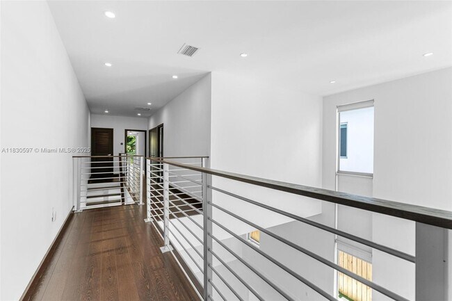 Building Photo - 3563 SW 1st Ave
