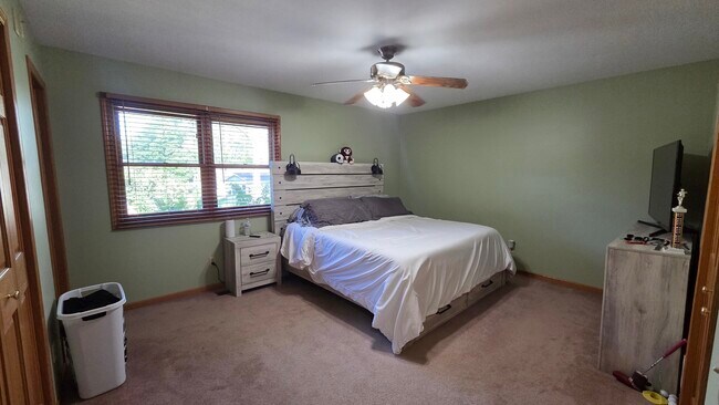 Building Photo - 3611 Fawn Ln