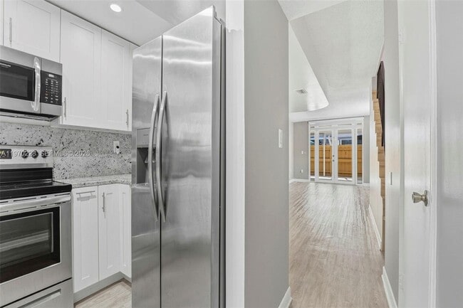 Building Photo - 1096 W 42nd Pl