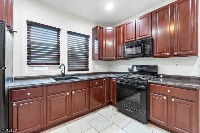 Building Photo - 156 Shepard Ave