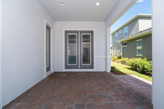 Building Photo - Beautifully Maintained 3/2.5 Bath Home wit...