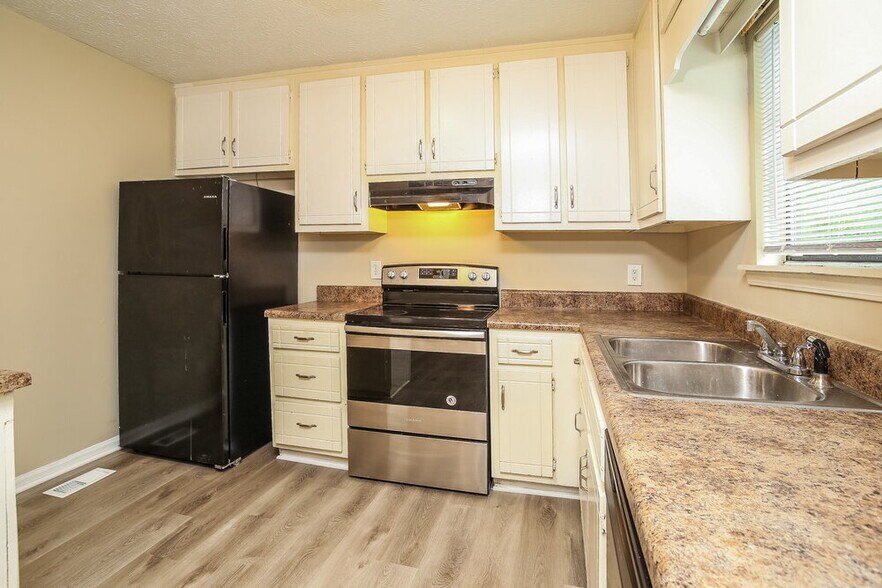 Building Photo - 2597 Carol Cir