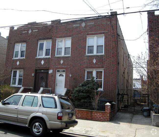 Primary Photo - 2739 Wallace Ave