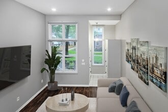 Building Photo - 276 Roslyn Ct