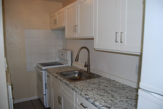 Building Photo - 6402 Gulf Winds Dr