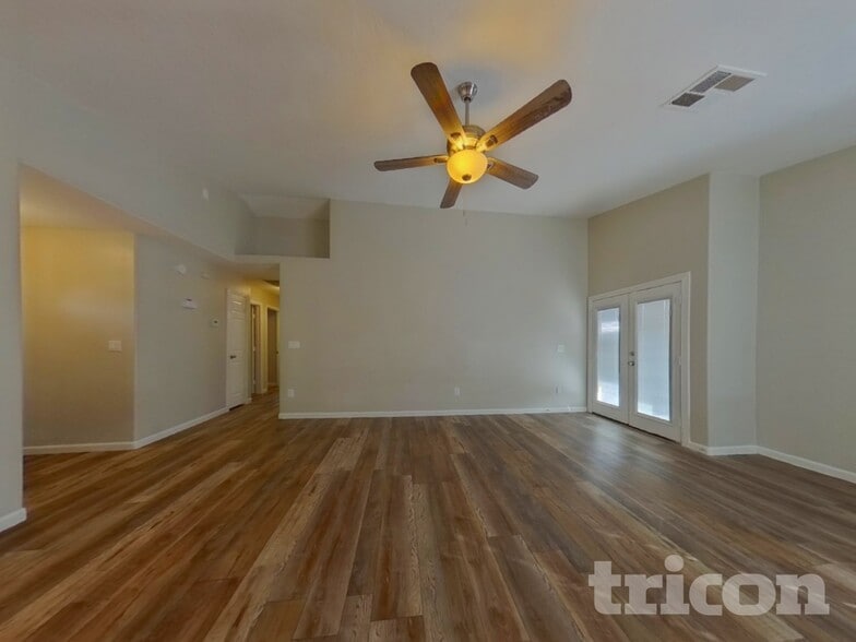 Building Photo - 857 E Saragosa St