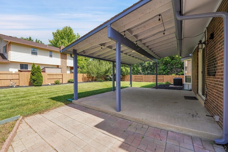 Building Photo - 7303 E Mercer Pl