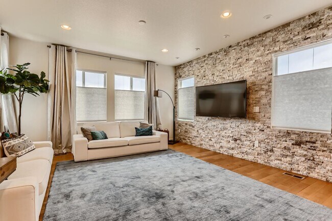 Building Photo - Stunning Newer-Built Home in Desirable Pal...