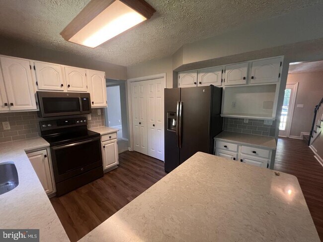 Building Photo - 44236 Pine Creek Ln