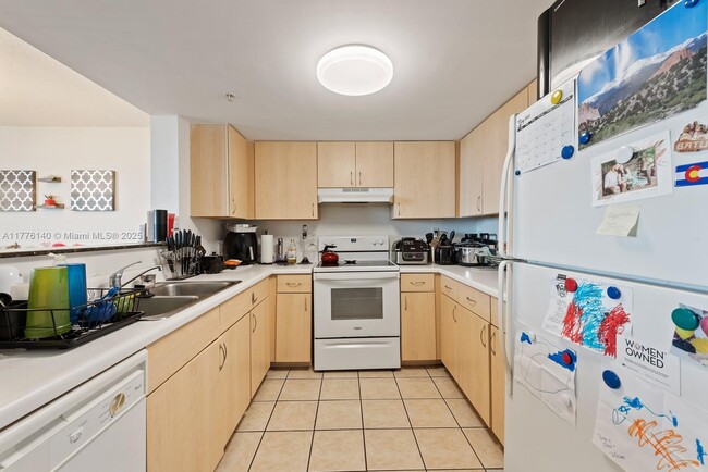 Building Photo - 3000 Coral Wy