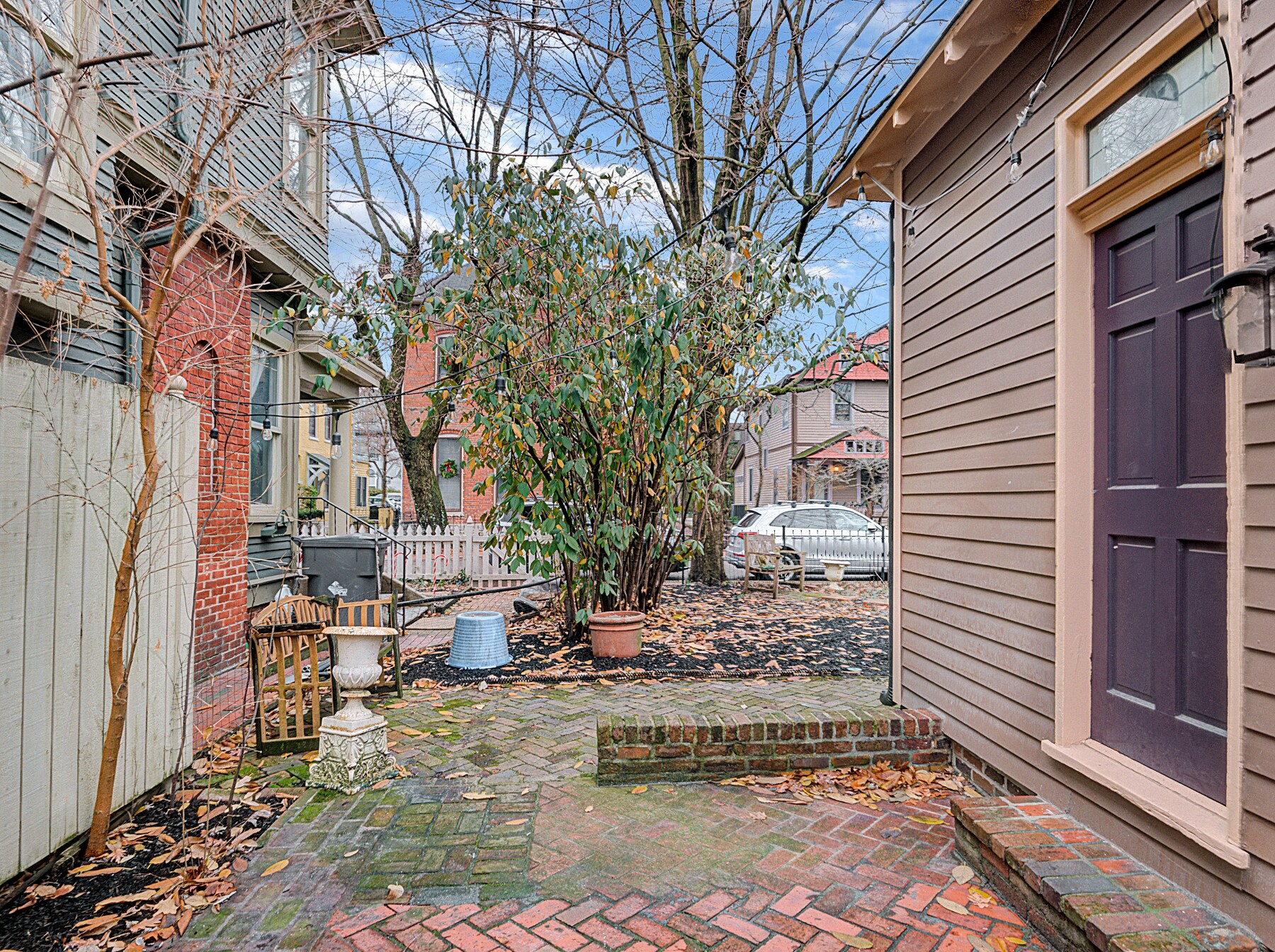 Building Photo - 321 N Park Ave